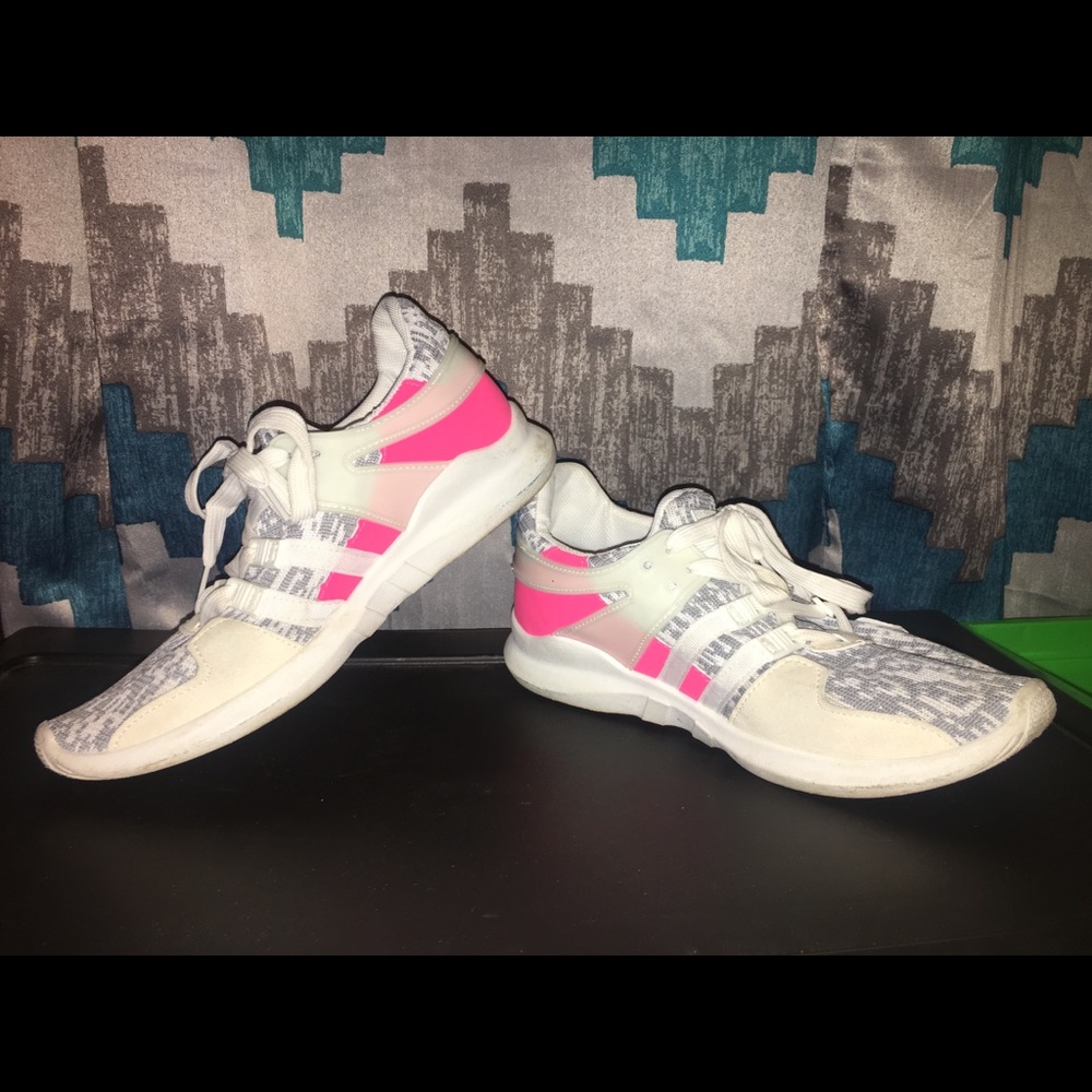 Women’s 8.5 Tennis Shoes